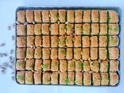 Baklava with Pistachio on Tray - 2700 Gr - 1