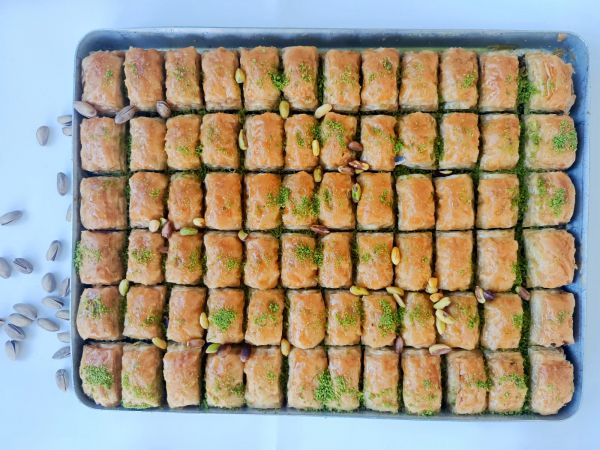 Baklava with Pistachio on Tray - 2700 Gr - 1